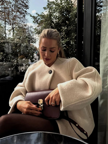 Amber | Elegante Wolblazer met Knoop